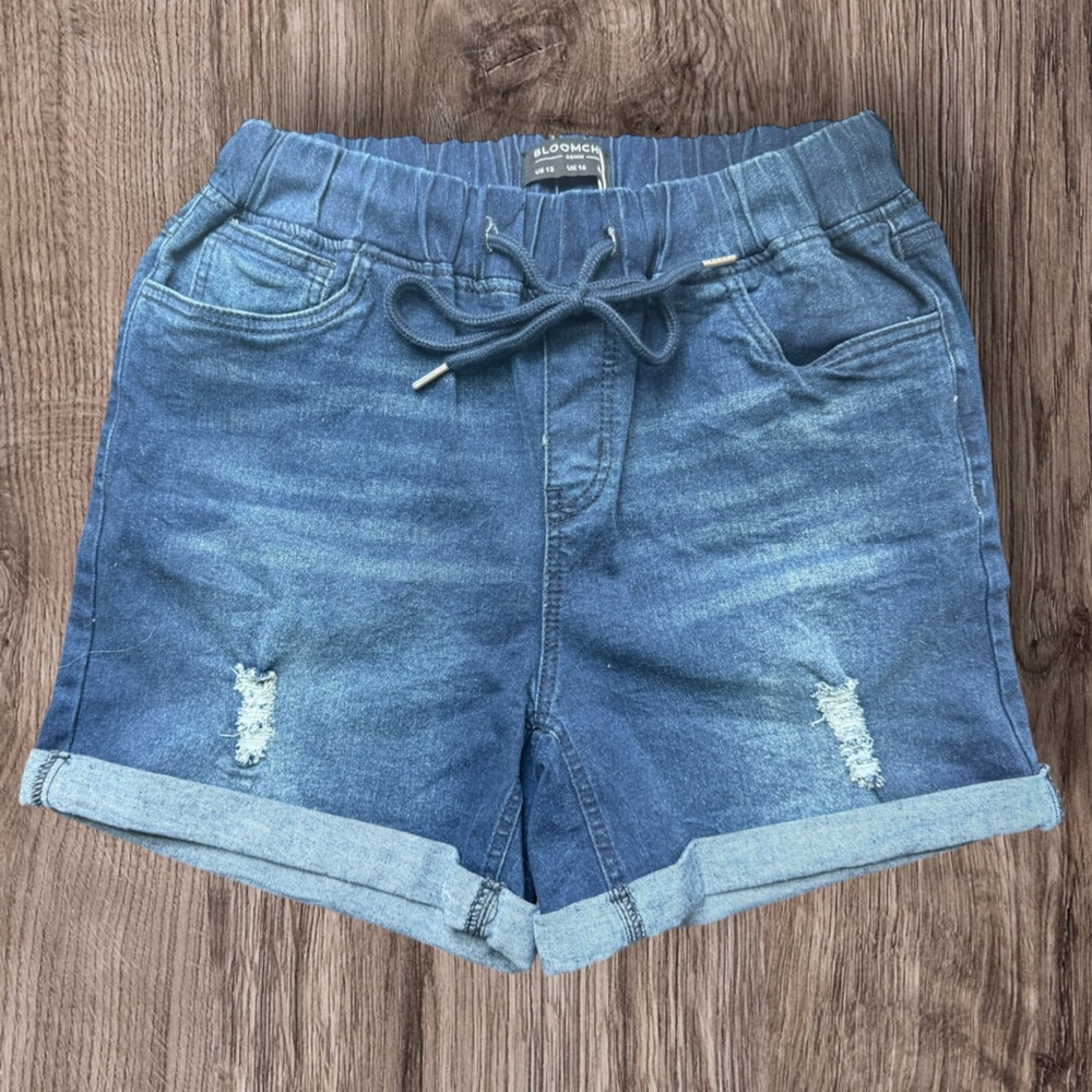 ✨ NWT! ✨ BloomChic Dark Blue Denim Shorts with Drawstring